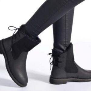 Womens ugg naiyah leather bootie boot black suade with fur lining size 8